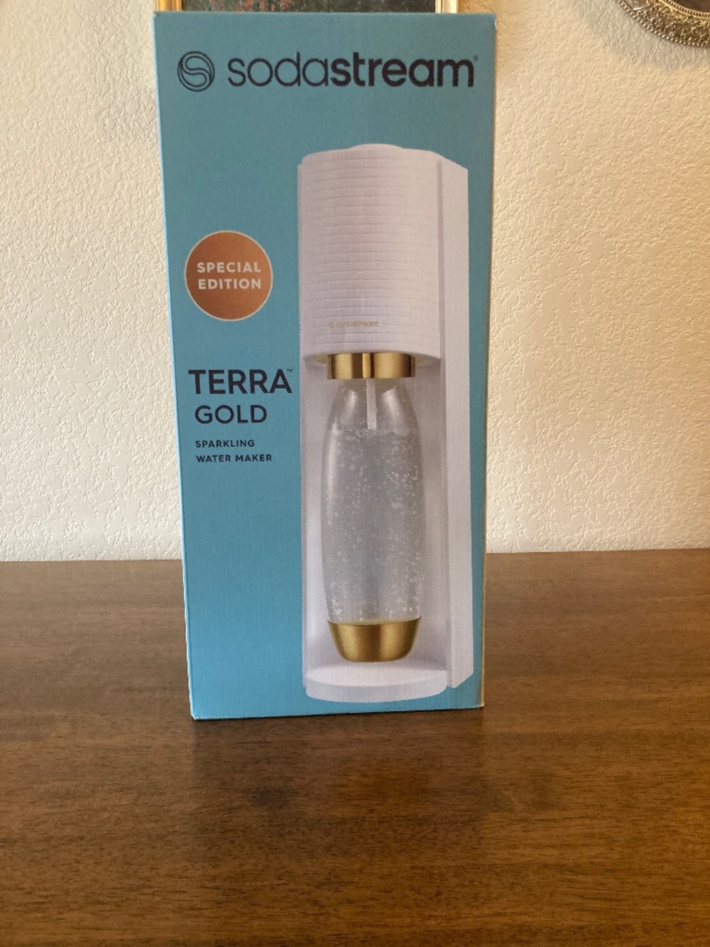 BNIB SodaStream Terra Limited Edition Sparkling Water Maker Bundle